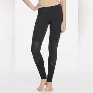 Fabletics Clover Legging II. Black/Liquid Black. Size Medium.
